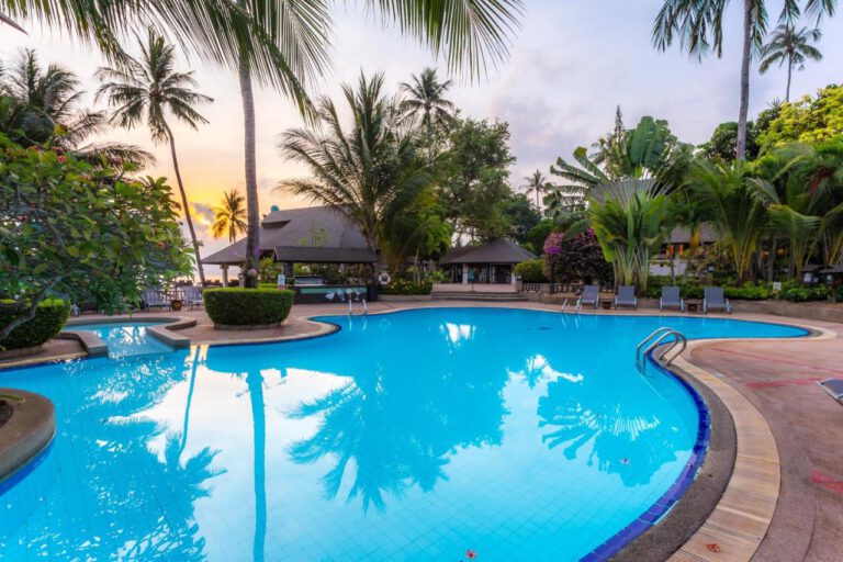 הולידיי אין קופיפי Holiday Inn – ריזורט בקו פי פי